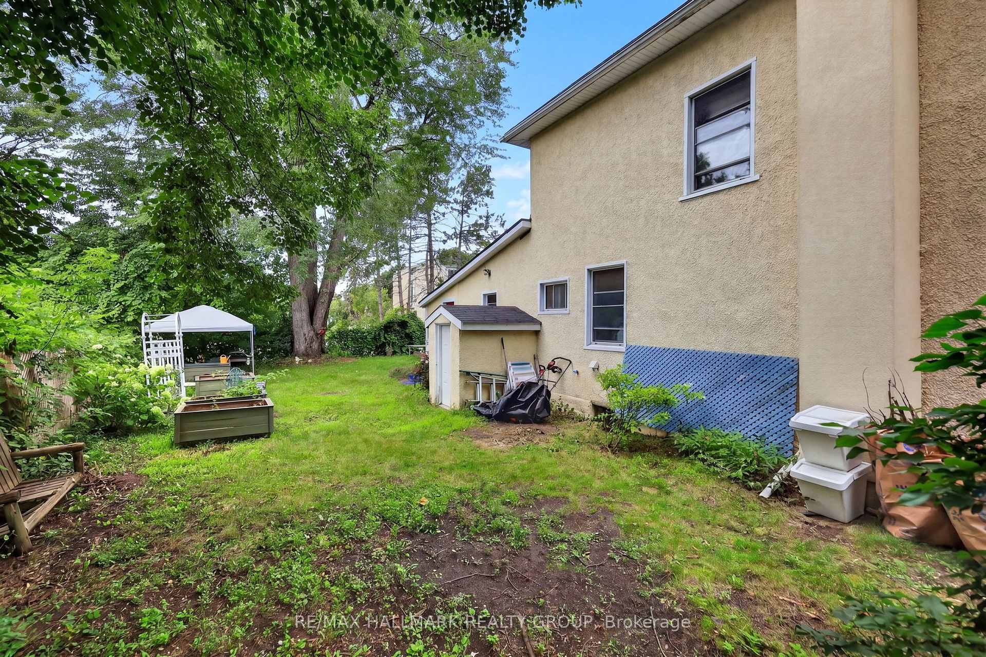 Photo 39 of 664 Center Street, Ottawa, Castle Heights/Rideau High — HOMEH
