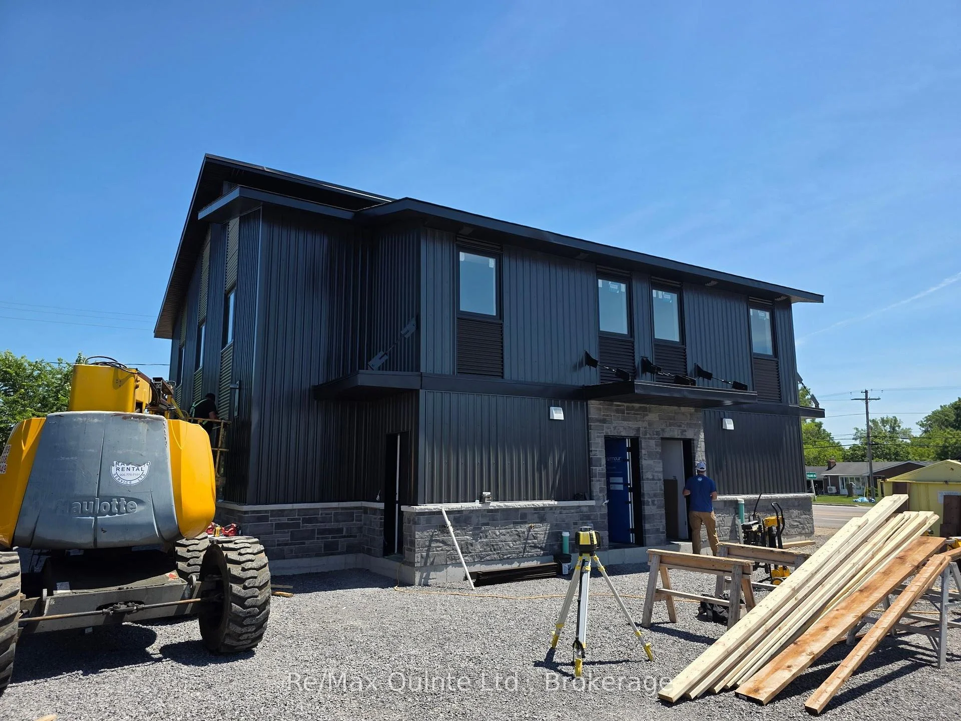Photo 2 of Unit D, 5 Sienna Avenue, Belleville, Belleville Ward — HOMEH