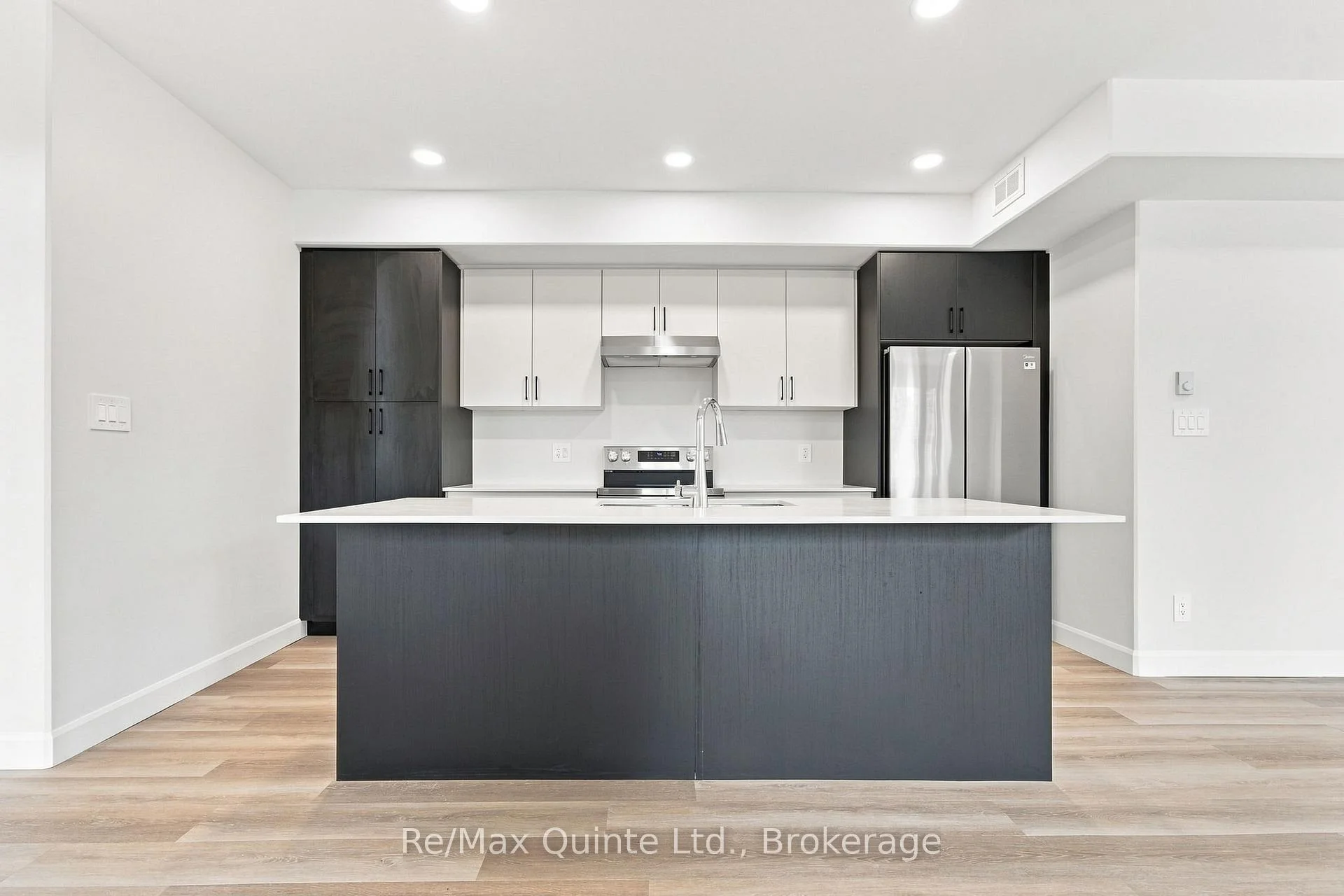 Photo 26 of Unit D, 5 Sienna Avenue, Belleville, Belleville Ward — HOMEH