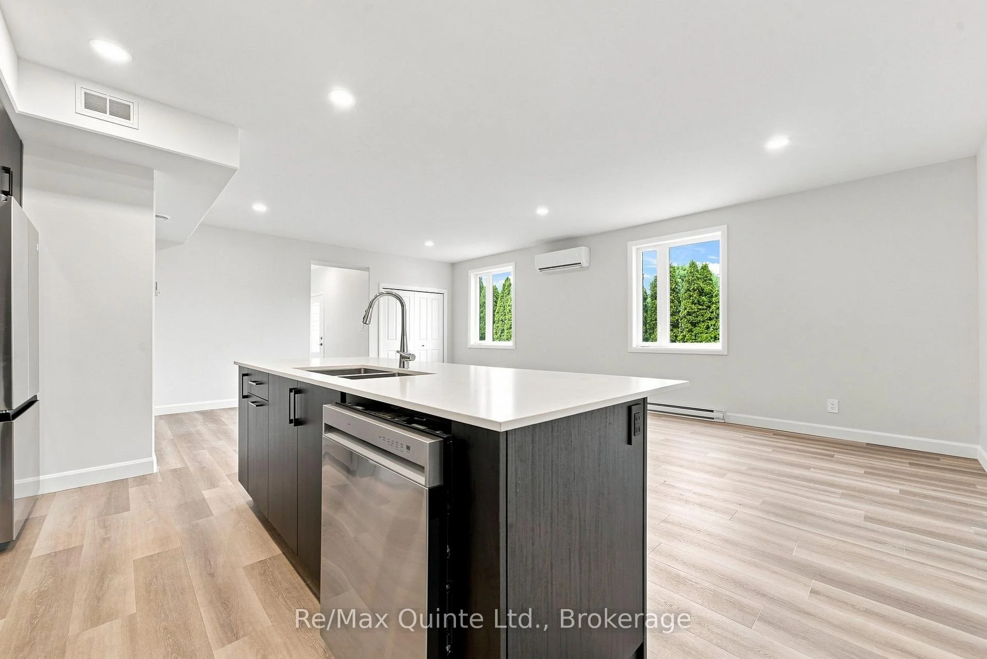 Photo 34 of Unit D, 5 Sienna Avenue, Belleville, Belleville Ward — HOMEH