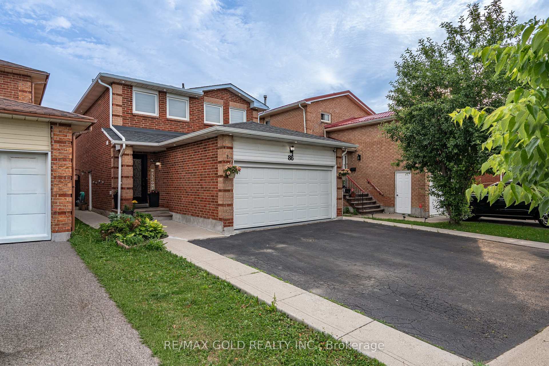 Photo 3 of 86 Whitehaven Drive, Brampton, Heart Lake West — HOMEH