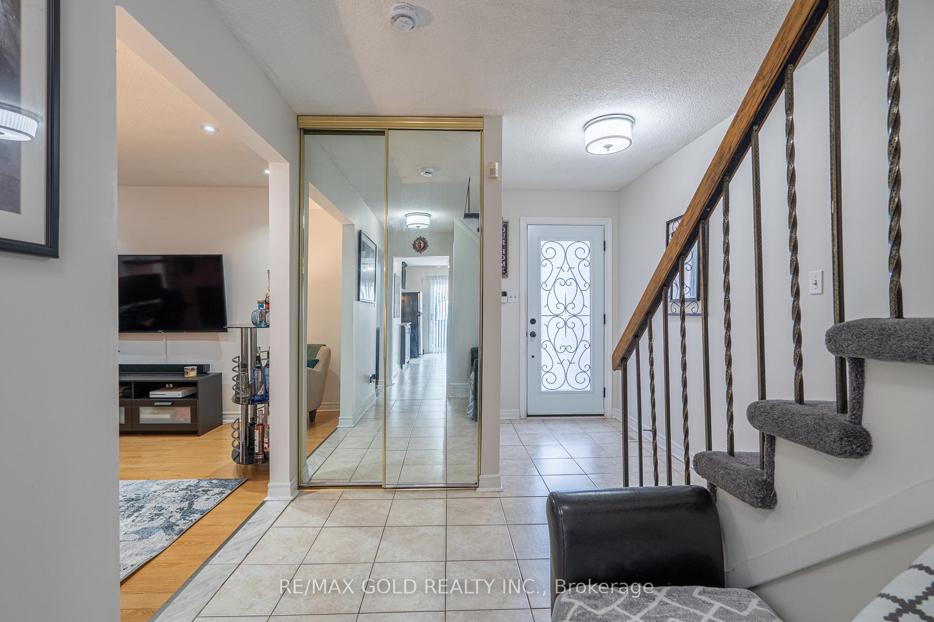 Photo 4 of 86 Whitehaven Drive, Brampton, Heart Lake West — HOMEH