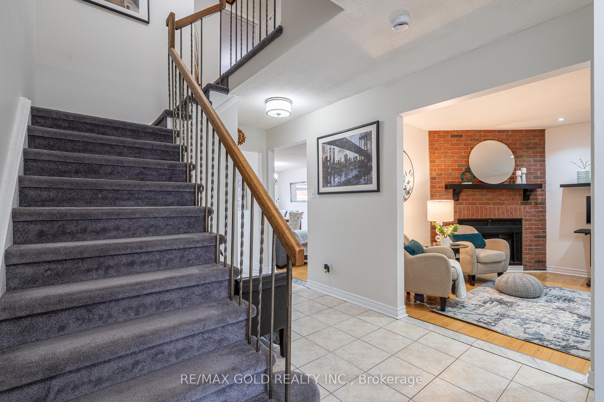 Photo 5 of 86 Whitehaven Drive, Brampton, Heart Lake West — HOMEH