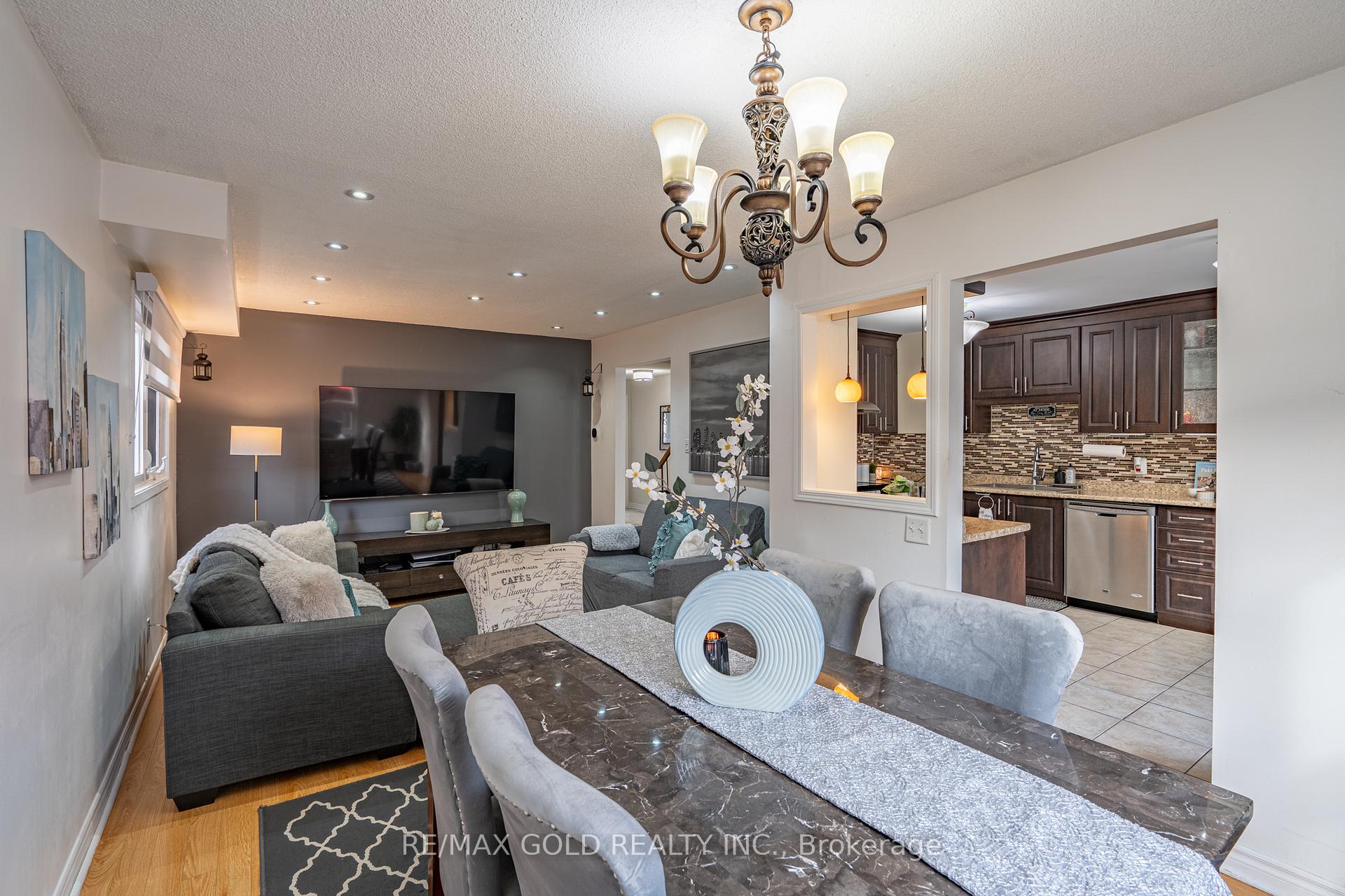 Photo 8 of 86 Whitehaven Drive, Brampton, Heart Lake West — HOMEH