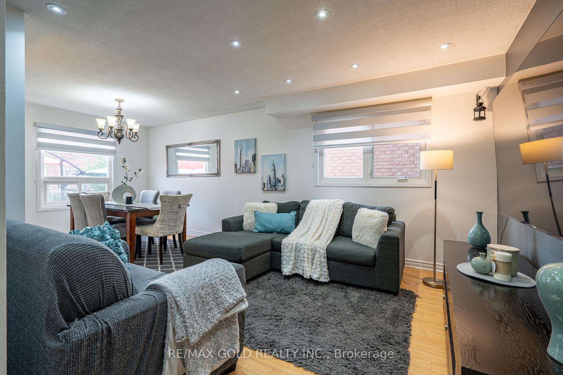 Photo 10 of 86 Whitehaven Drive, Brampton, Heart Lake West — HOMEH