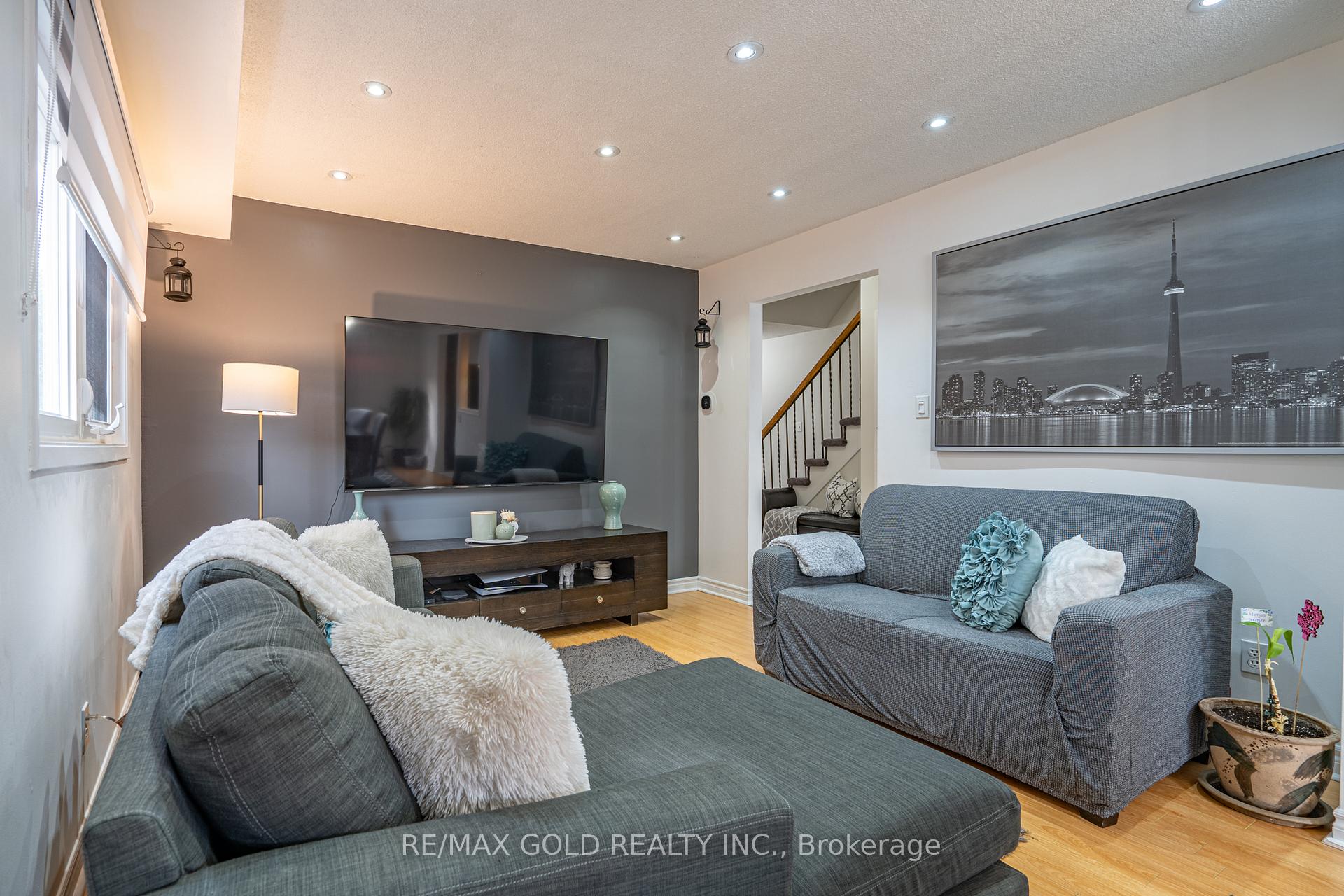 Photo 11 of 86 Whitehaven Drive, Brampton, Heart Lake West — HOMEH