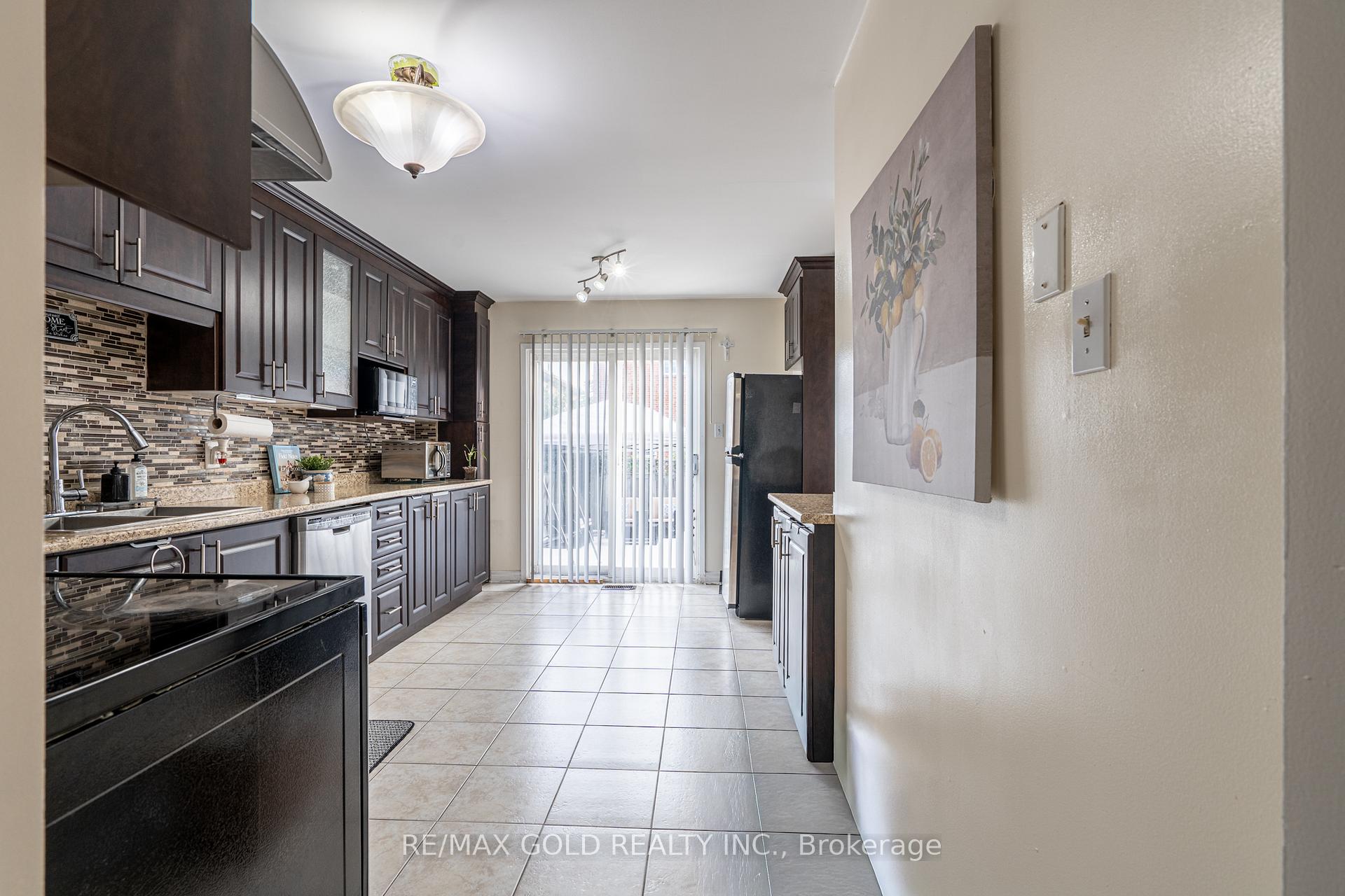 Photo 12 of 86 Whitehaven Drive, Brampton, Heart Lake West — HOMEH