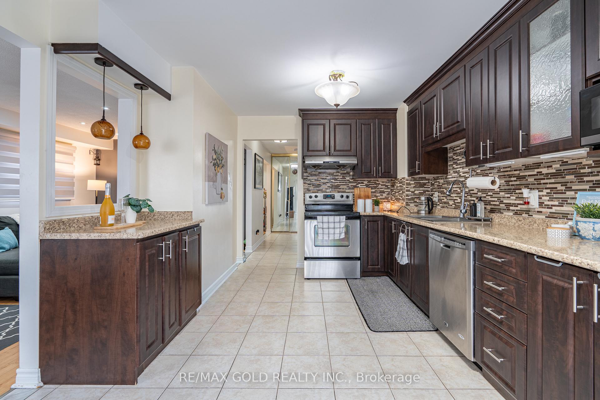 Photo 13 of 86 Whitehaven Drive, Brampton, Heart Lake West — HOMEH