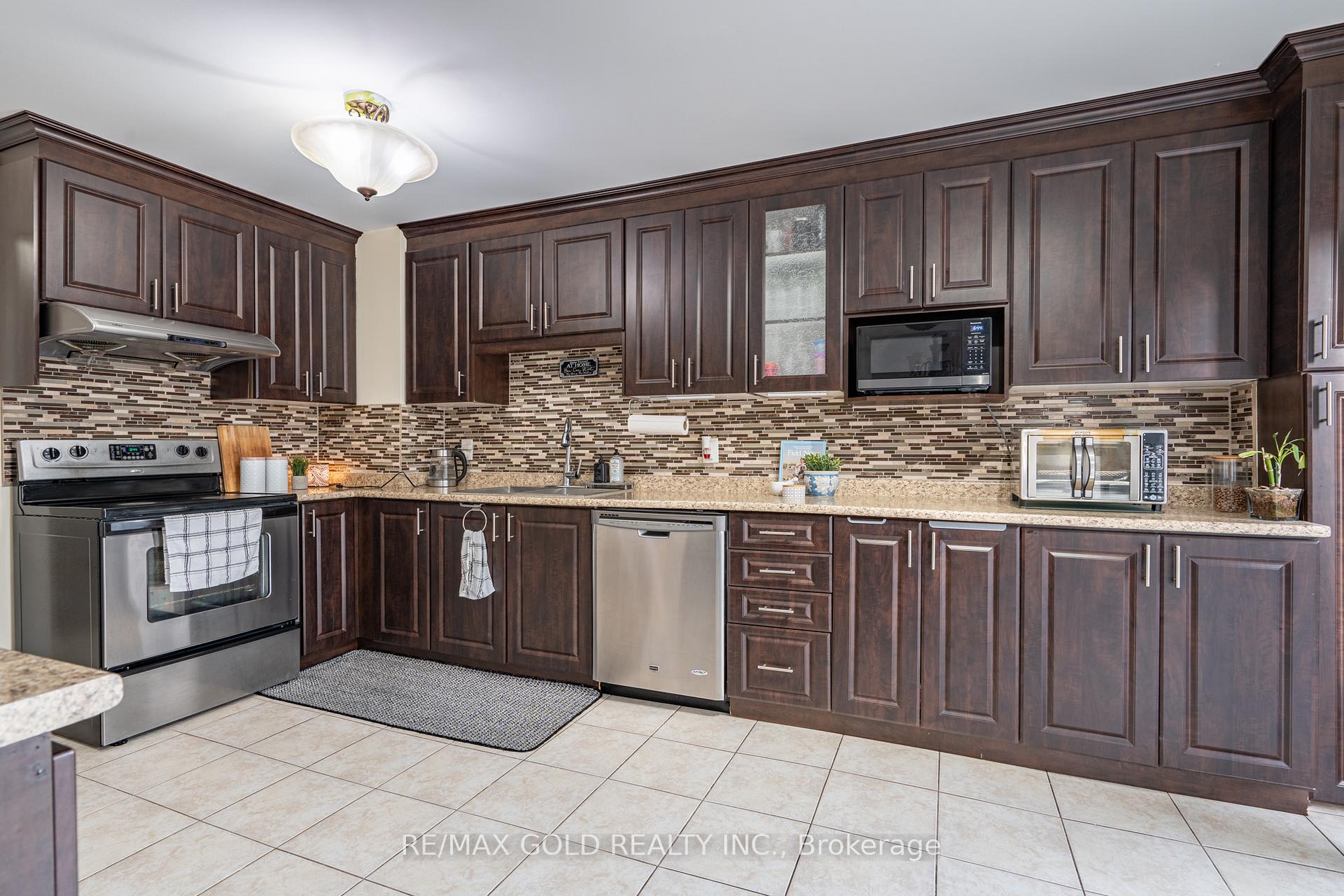 Photo 14 of 86 Whitehaven Drive, Brampton, Heart Lake West — HOMEH