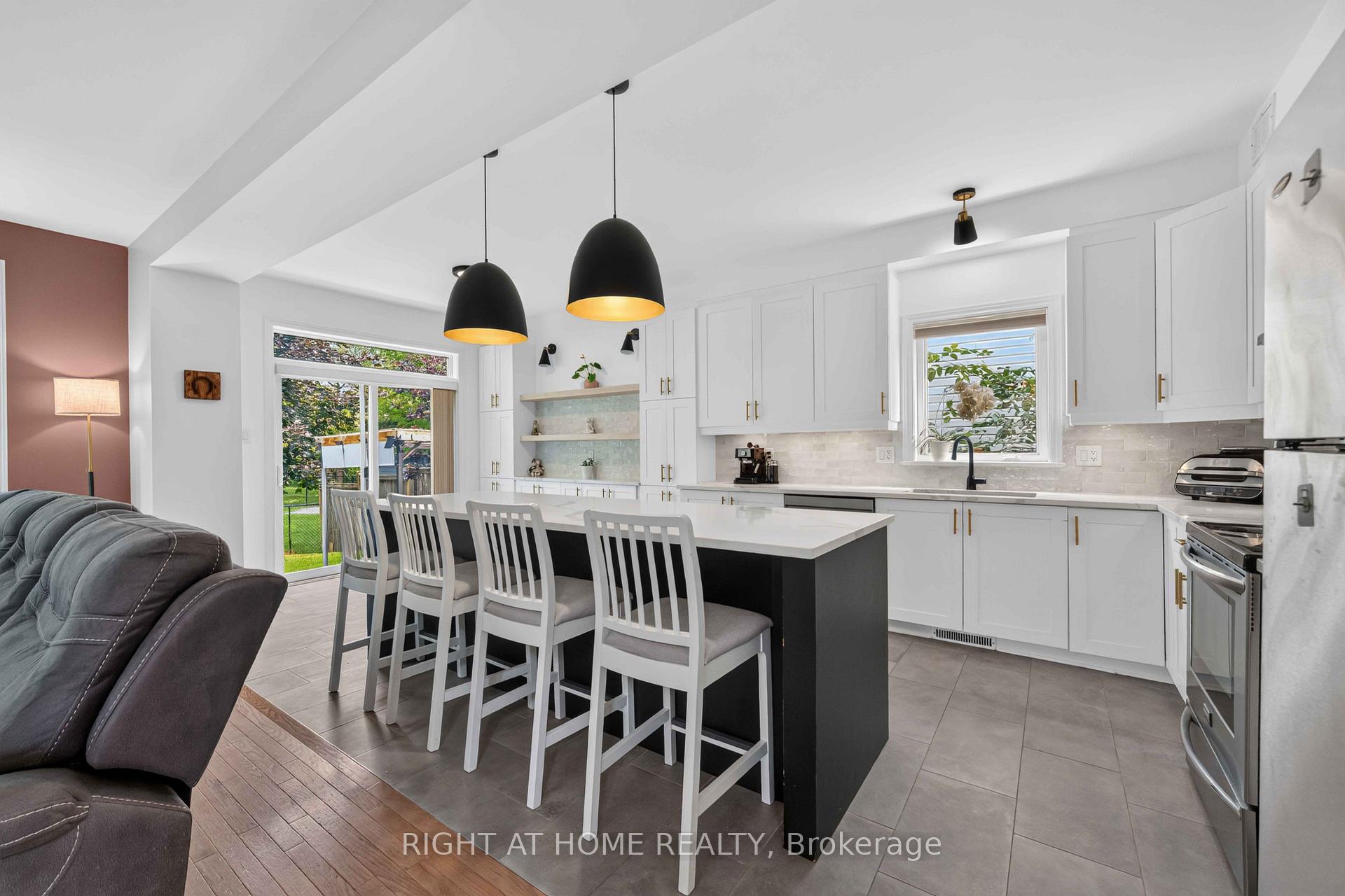 Photo 9 of 168 Steeple Chase Drive, Ottawa, Kanata - Bridlewood — HOMEH