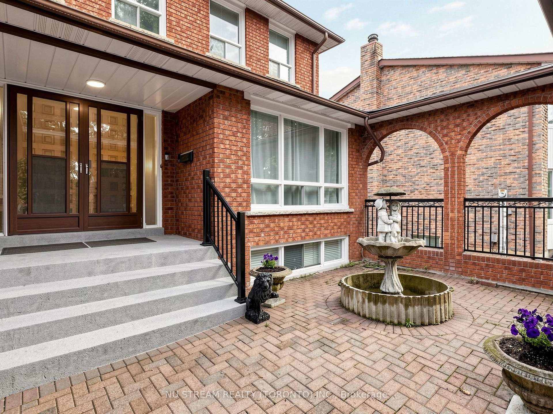 Photo 3 of 117 Ambercroft Boulevard, Scarborough, Steeles — HOMEH