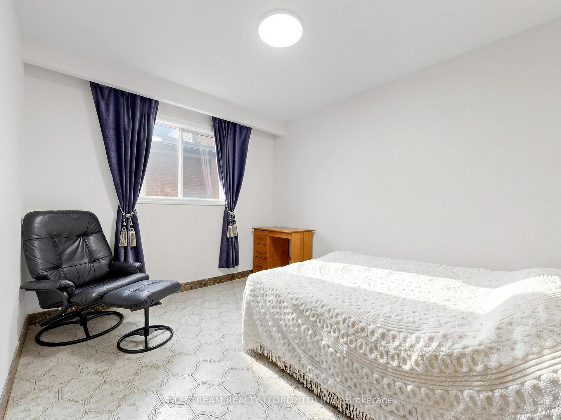 Photo 18 of 117 Ambercroft Boulevard, Scarborough, Steeles — HOMEH