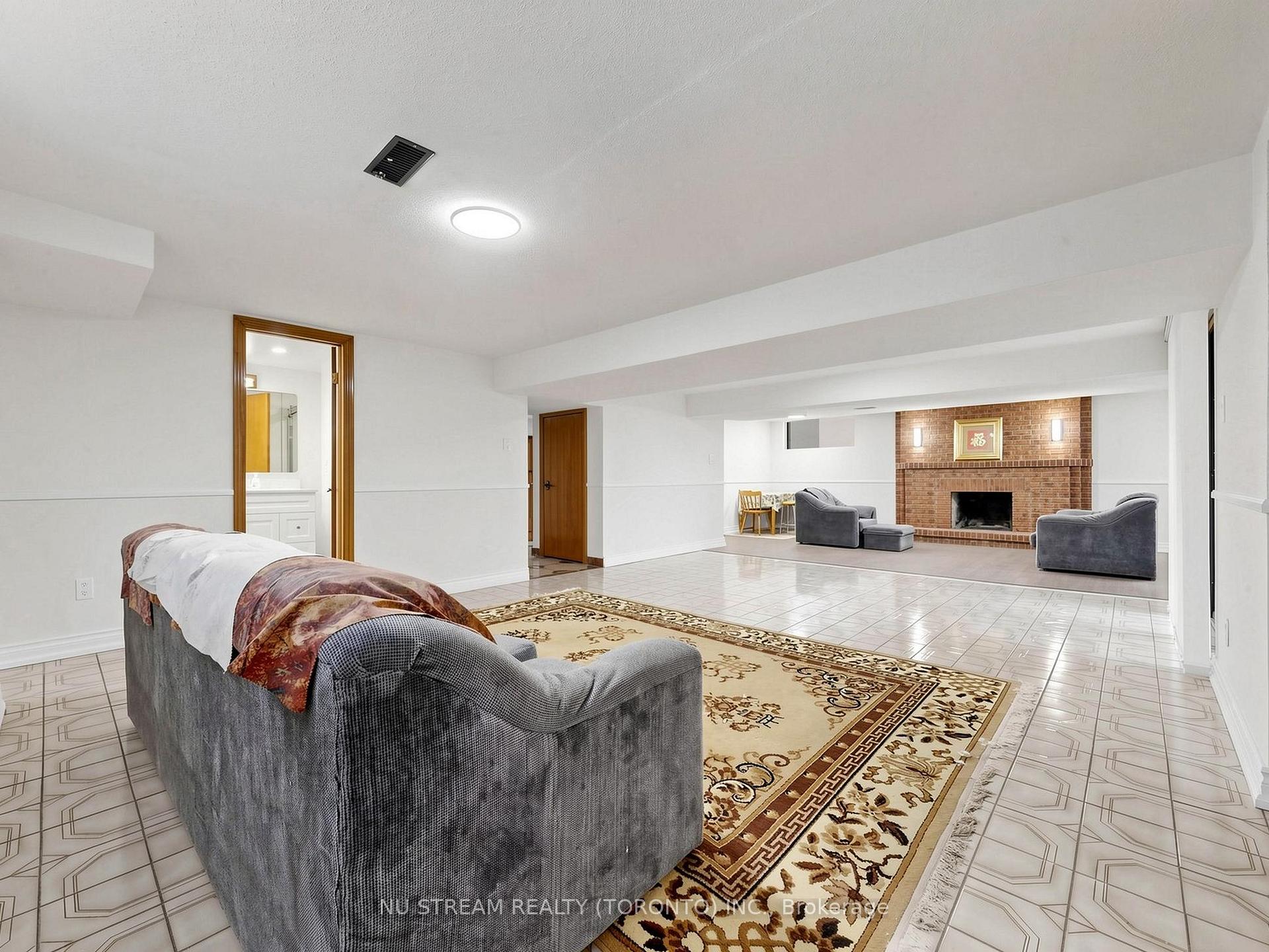 Photo 32 of 117 Ambercroft Boulevard, Scarborough, Steeles — HOMEH