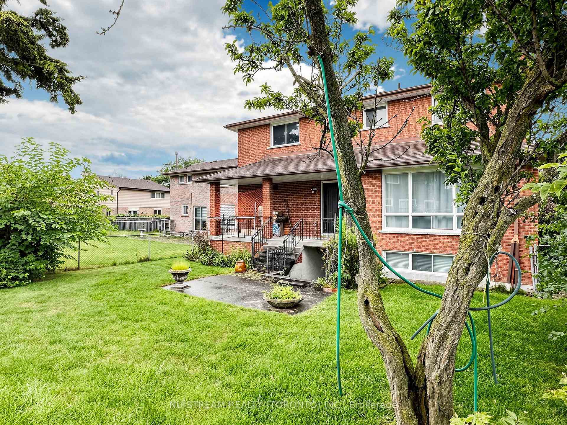 Photo 39 of 117 Ambercroft Boulevard, Scarborough, Steeles — HOMEH