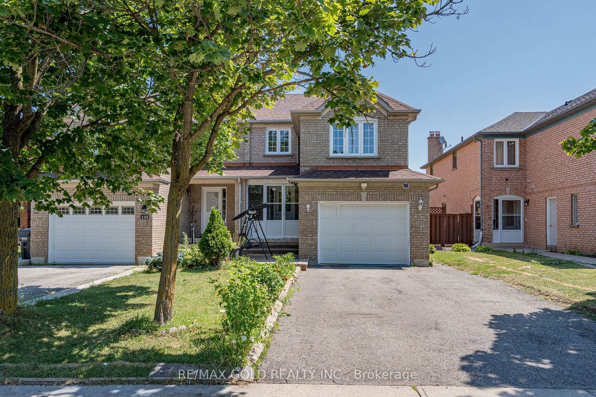Photo 1 of 121 Bighorn Crescent, Brampton, Sandringham-Wellington — HOMEH