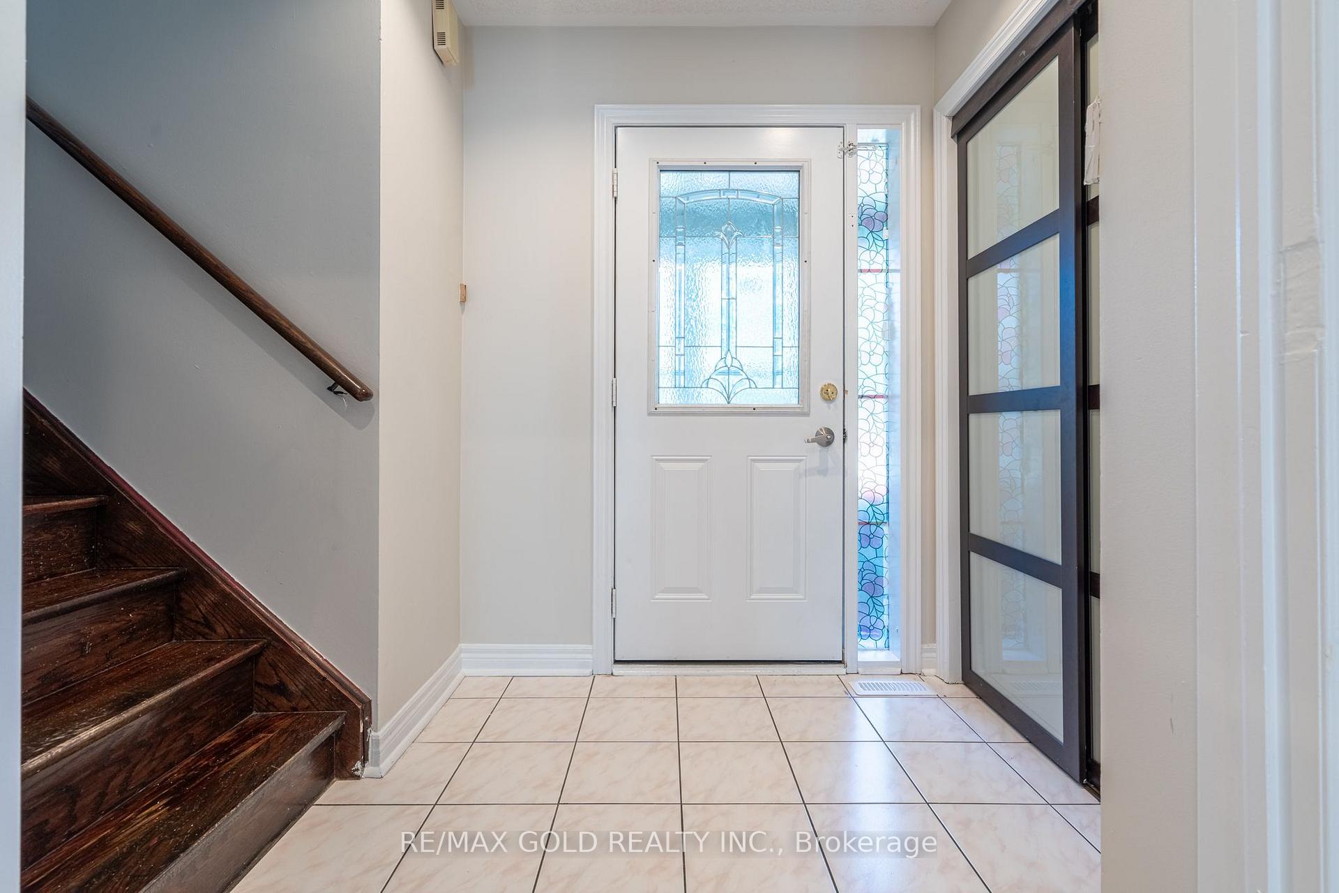 Photo 2 of 121 Bighorn Crescent, Brampton, Sandringham-Wellington — HOMEH