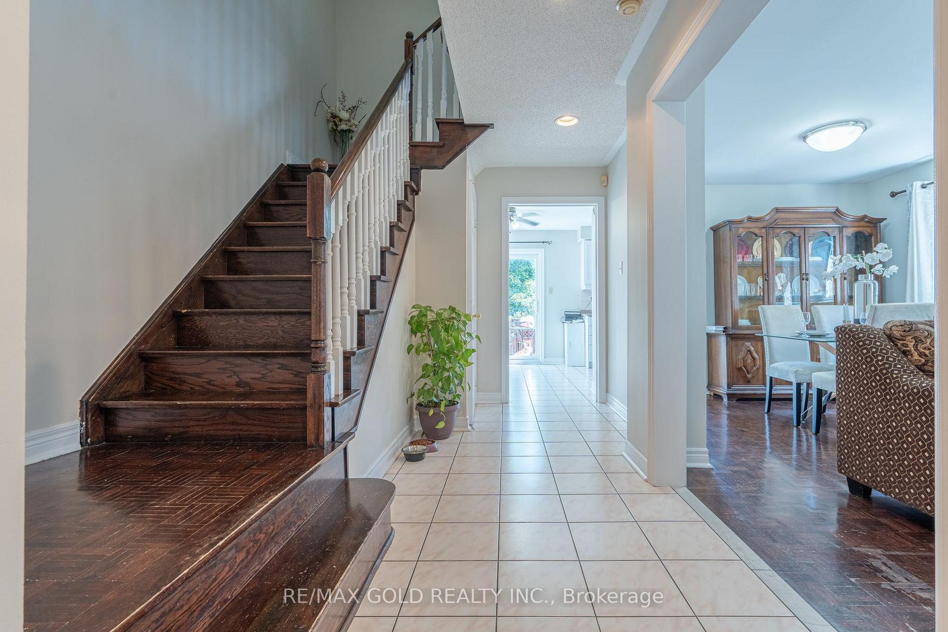 Photo 6 of 121 Bighorn Crescent, Brampton, Sandringham-Wellington — HOMEH