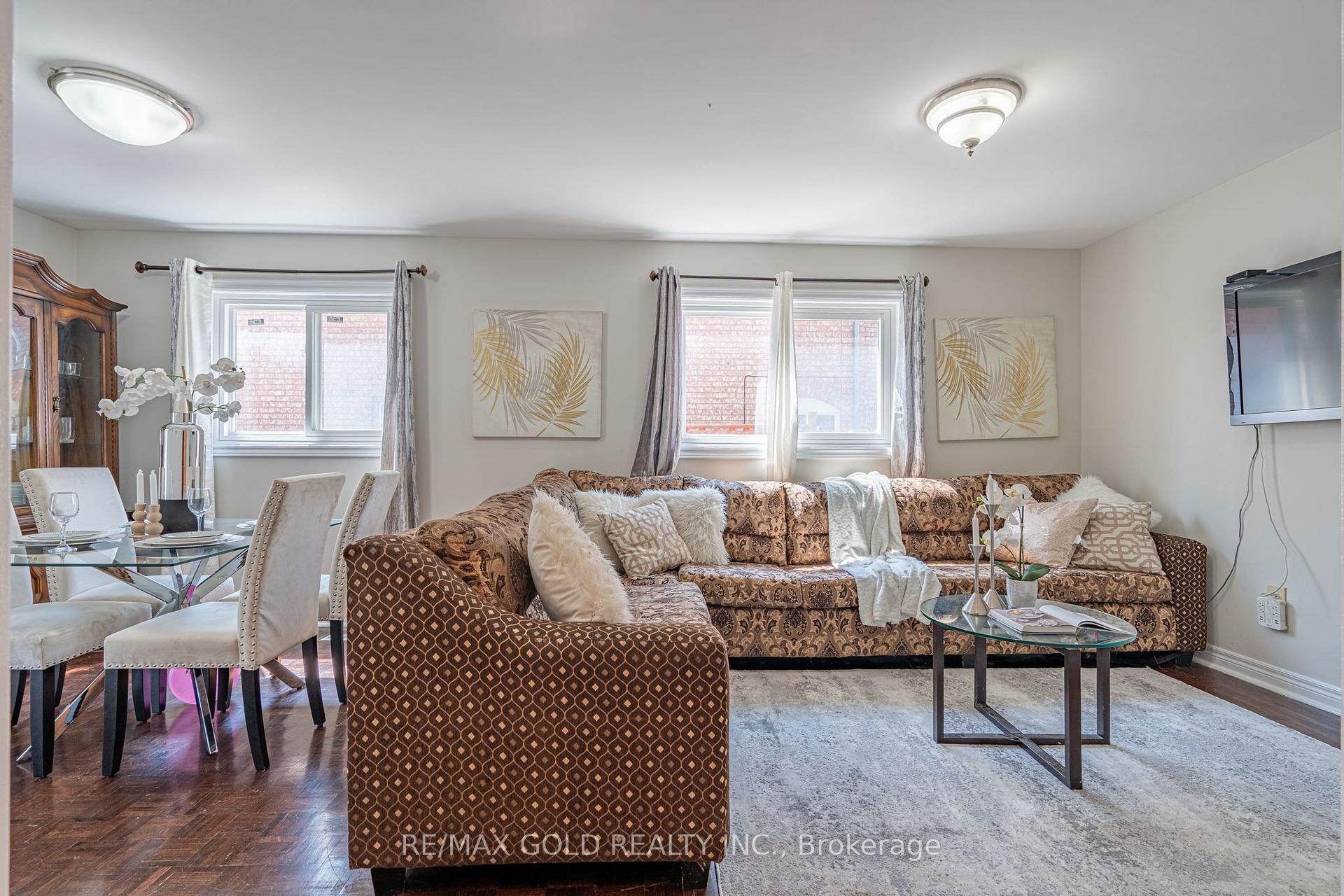 Photo 7 of 121 Bighorn Crescent, Brampton, Sandringham-Wellington — HOMEH