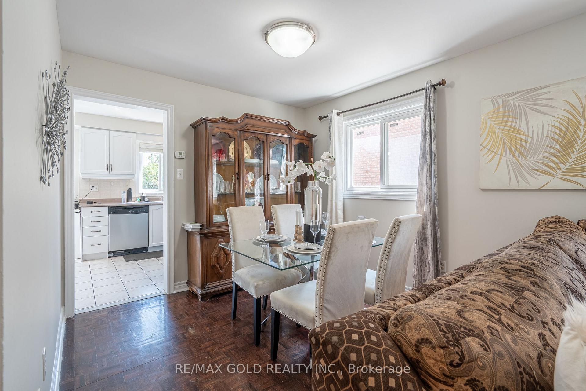 Photo 9 of 121 Bighorn Crescent, Brampton, Sandringham-Wellington — HOMEH