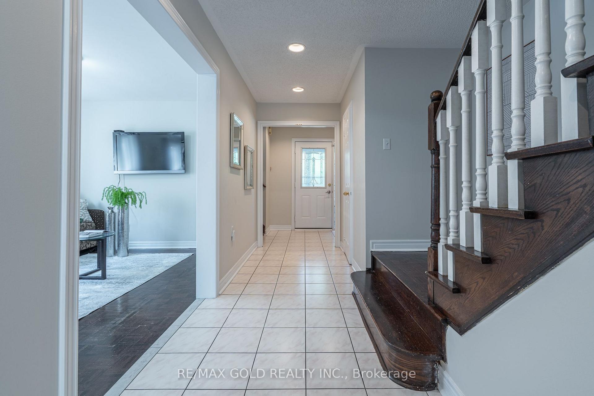 Photo 16 of 121 Bighorn Crescent, Brampton, Sandringham-Wellington — HOMEH