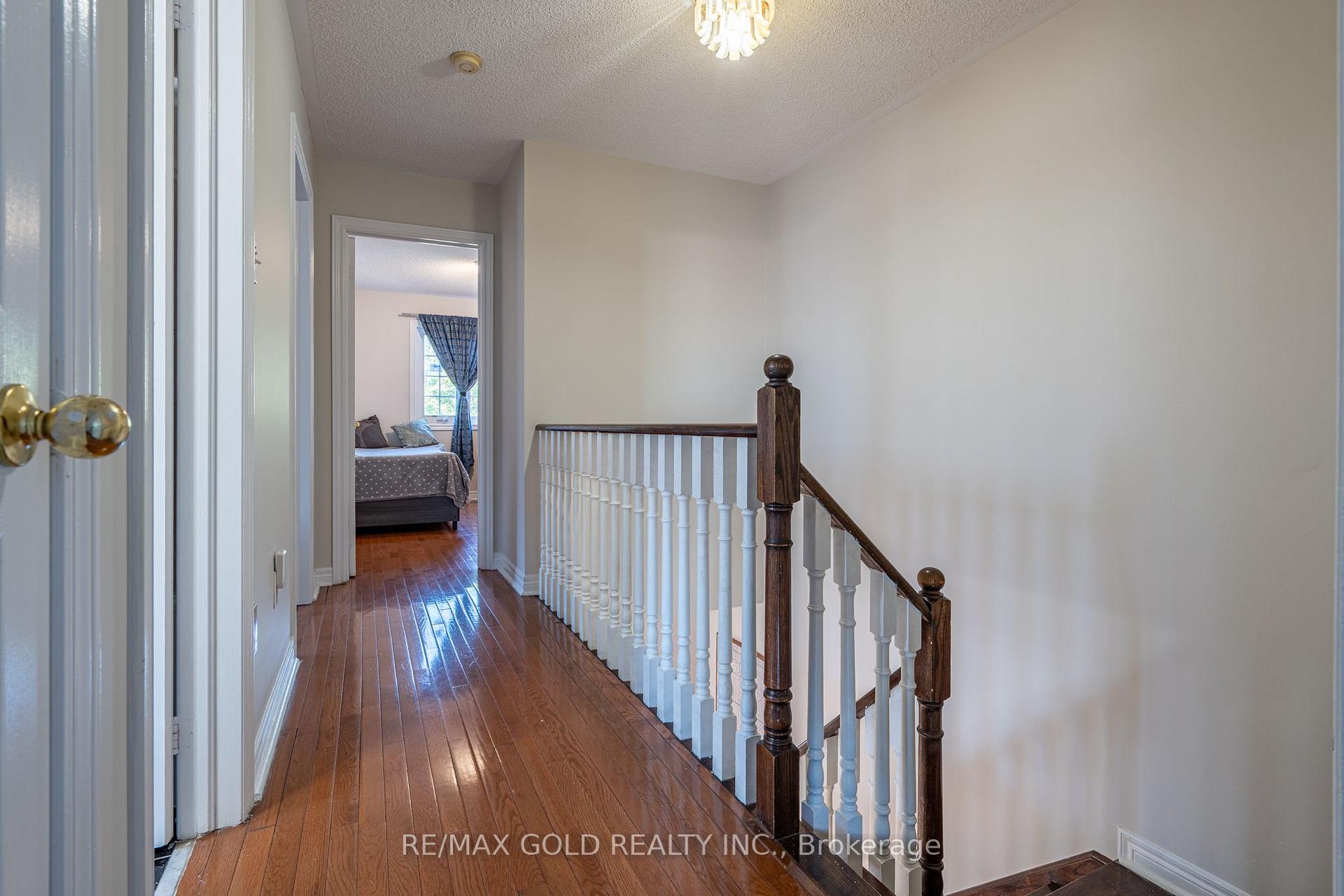 Photo 18 of 121 Bighorn Crescent, Brampton, Sandringham-Wellington — HOMEH