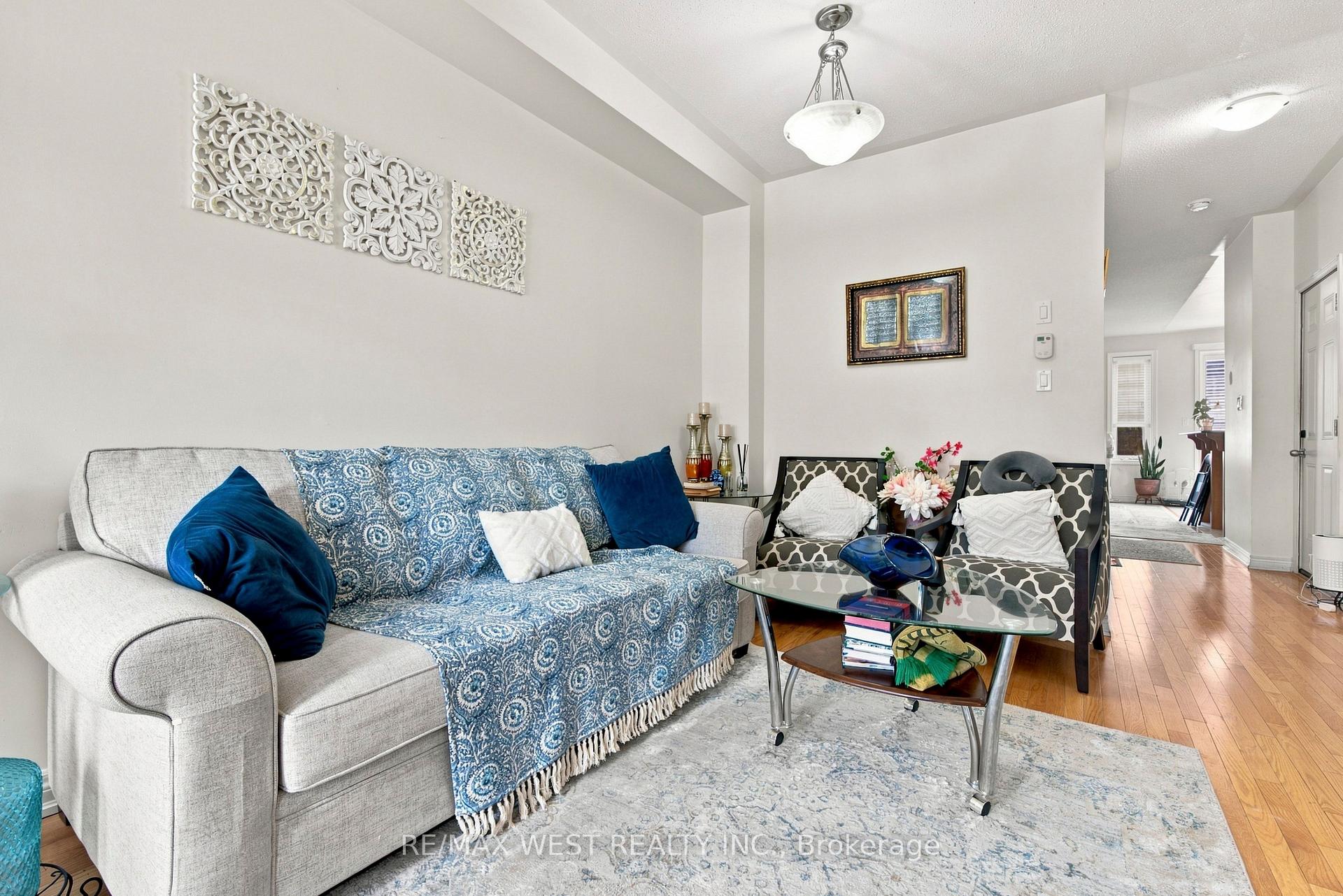 Photo 4 of 35 Sky Harbour Drive, Brampton, Bram West — HOMEH