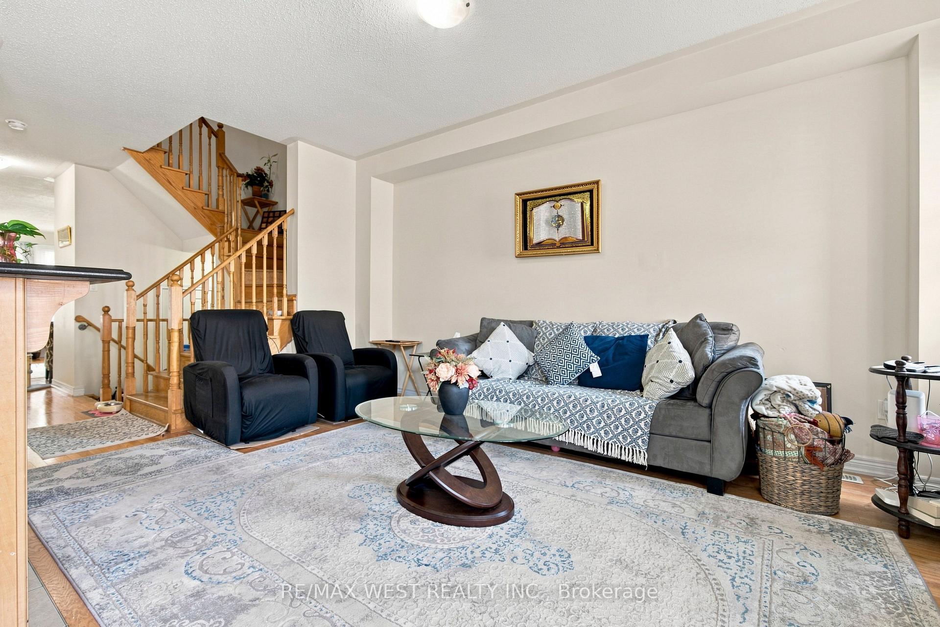 Photo 6 of 35 Sky Harbour Drive, Brampton, Bram West — HOMEH