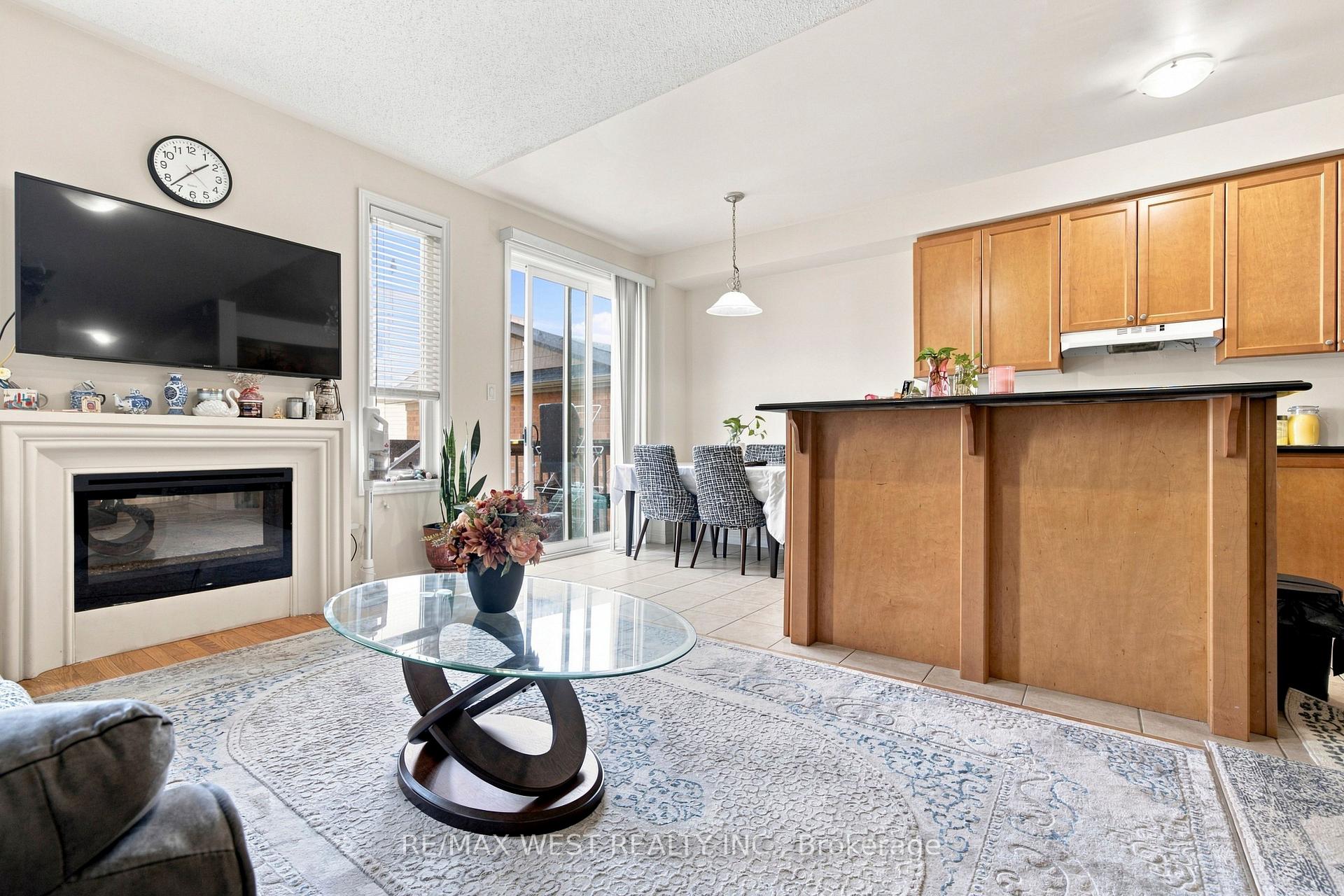Photo 7 of 35 Sky Harbour Drive, Brampton, Bram West — HOMEH
