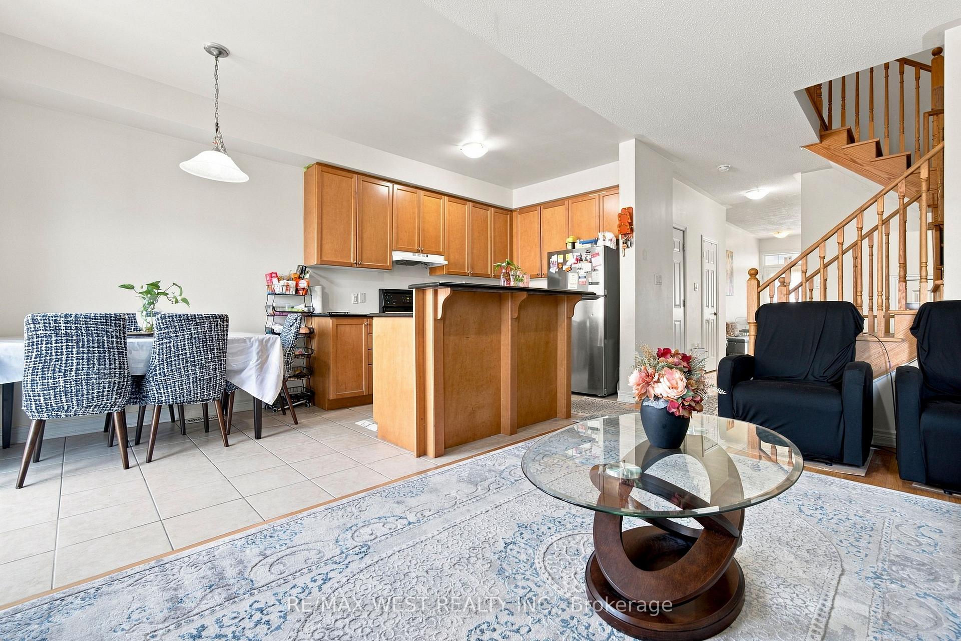 Photo 8 of 35 Sky Harbour Drive, Brampton, Bram West — HOMEH