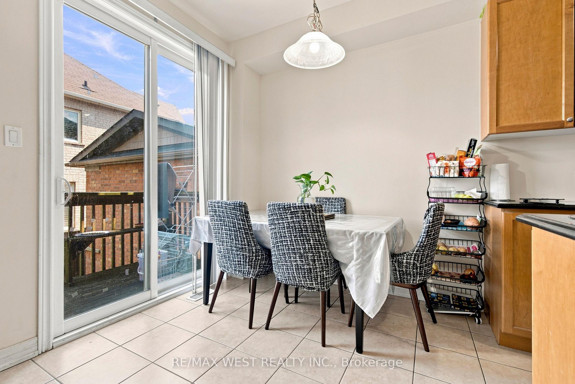Photo 9 of 35 Sky Harbour Drive, Brampton, Bram West — HOMEH