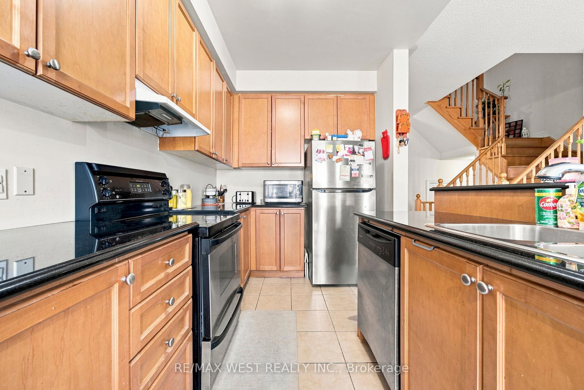 Photo 11 of 35 Sky Harbour Drive, Brampton, Bram West — HOMEH