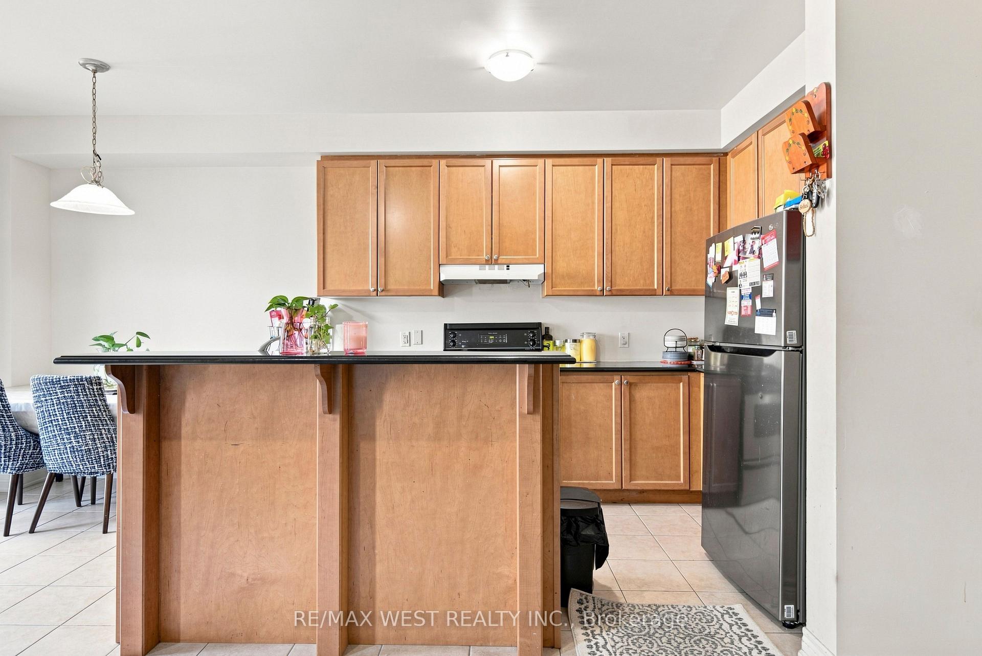 Photo 14 of 35 Sky Harbour Drive, Brampton, Bram West — HOMEH