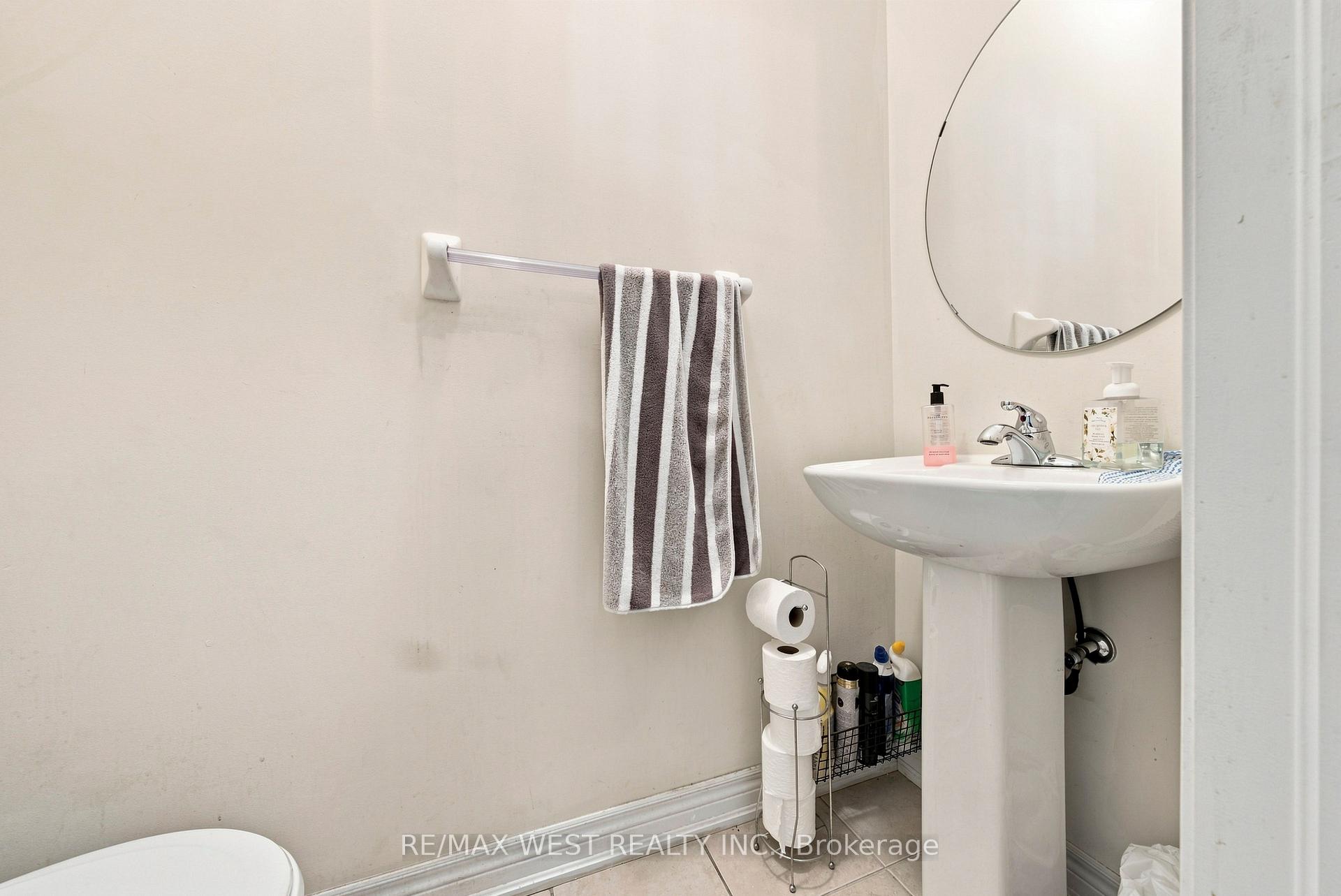 Photo 15 of 35 Sky Harbour Drive, Brampton, Bram West — HOMEH