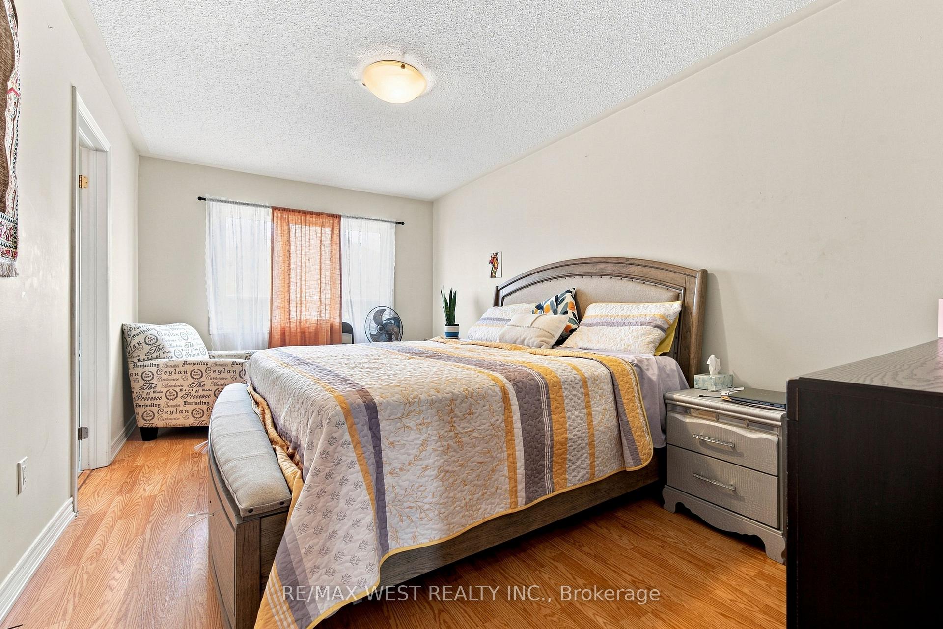 Photo 16 of 35 Sky Harbour Drive, Brampton, Bram West — HOMEH
