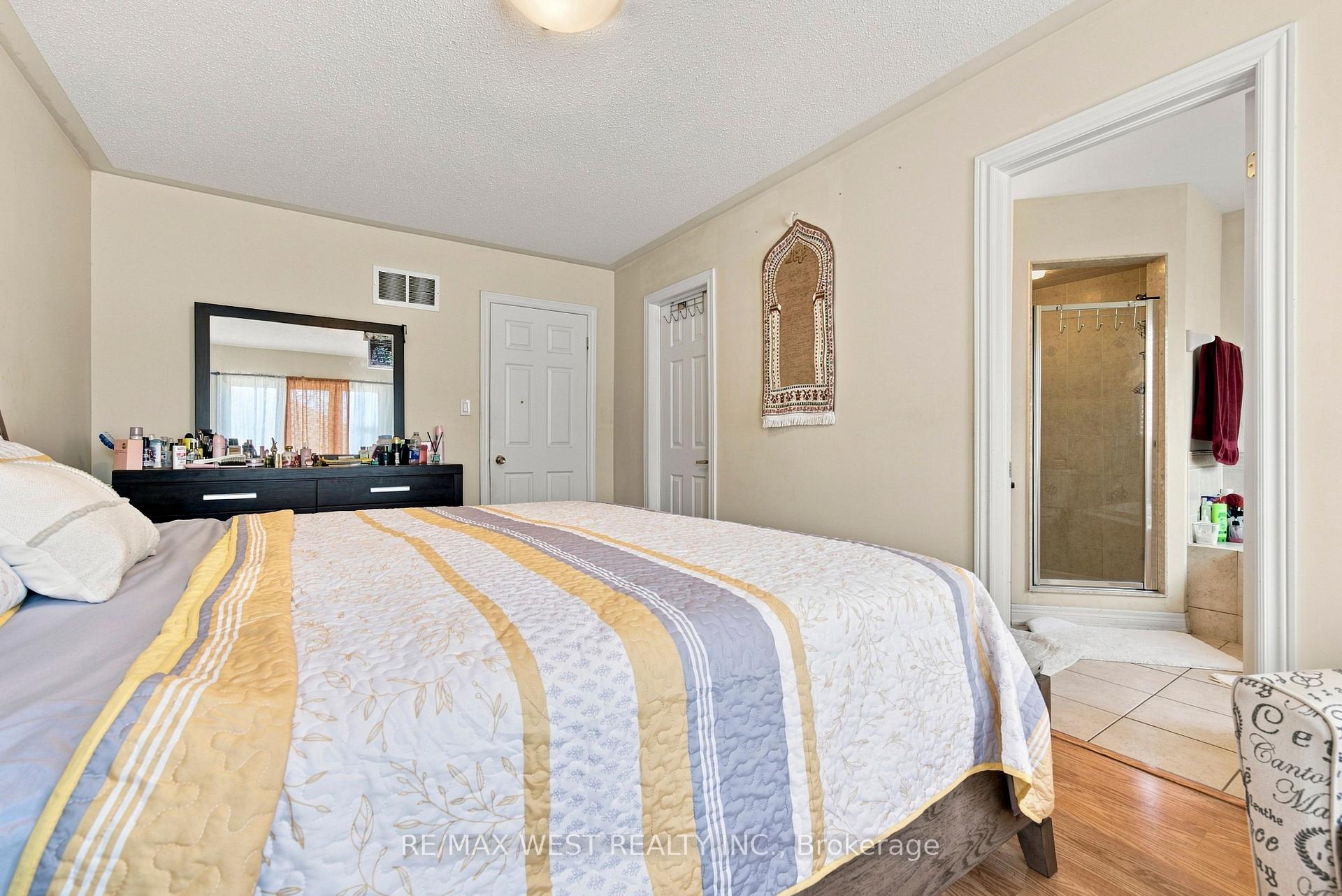 Photo 18 of 35 Sky Harbour Drive, Brampton, Bram West — HOMEH