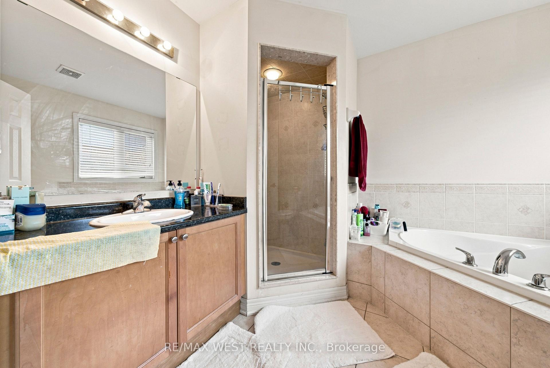 Photo 19 of 35 Sky Harbour Drive, Brampton, Bram West — HOMEH