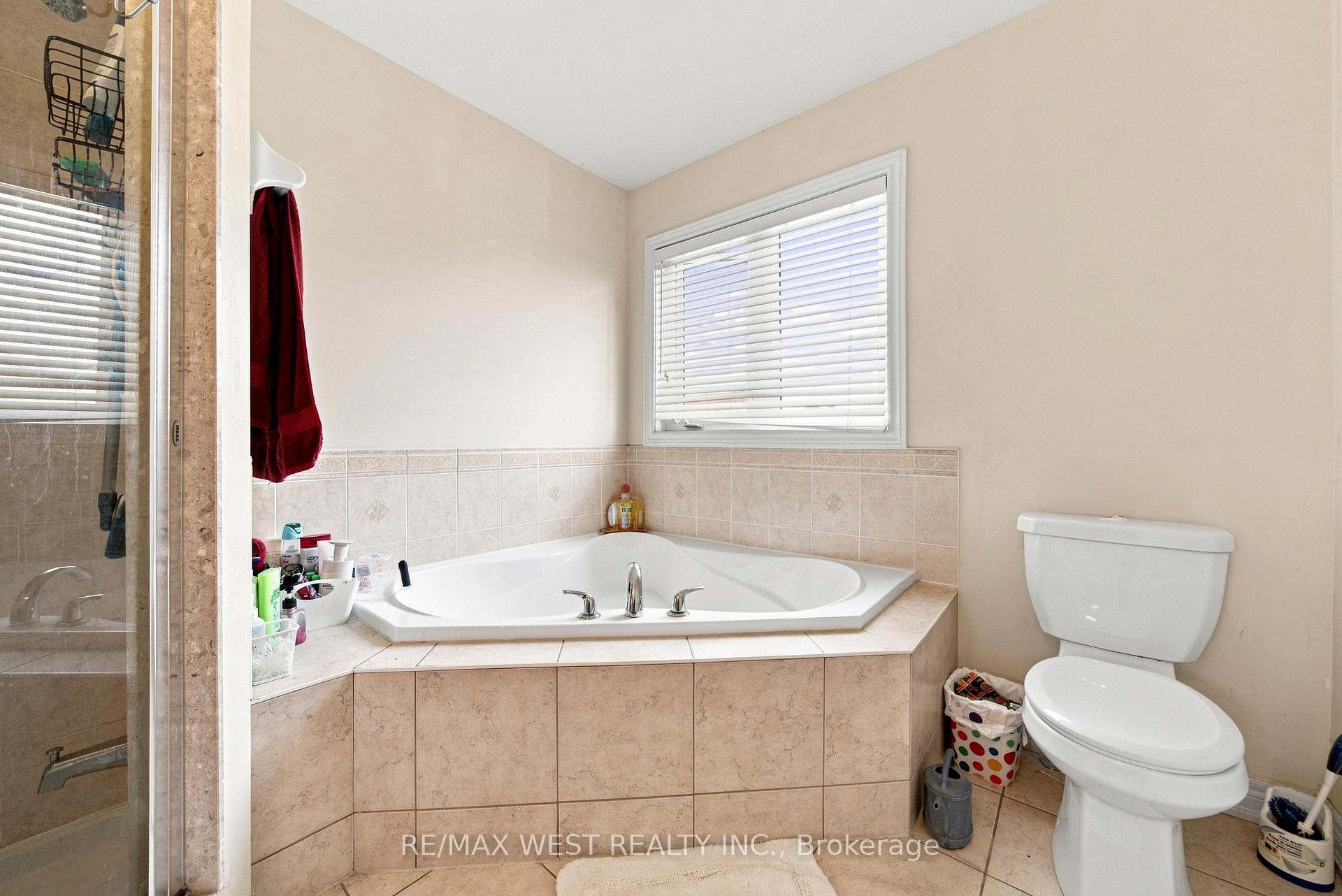 Photo 20 of 35 Sky Harbour Drive, Brampton, Bram West — HOMEH