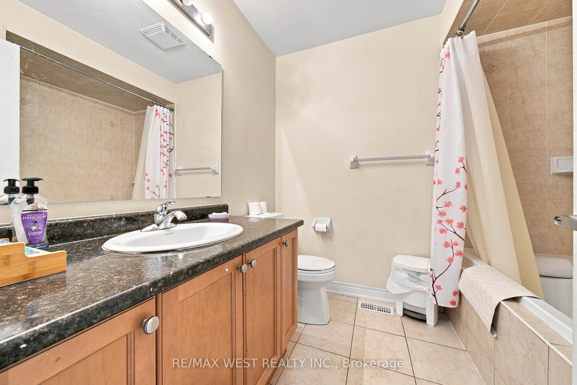 Photo 23 of 35 Sky Harbour Drive, Brampton, Bram West — HOMEH