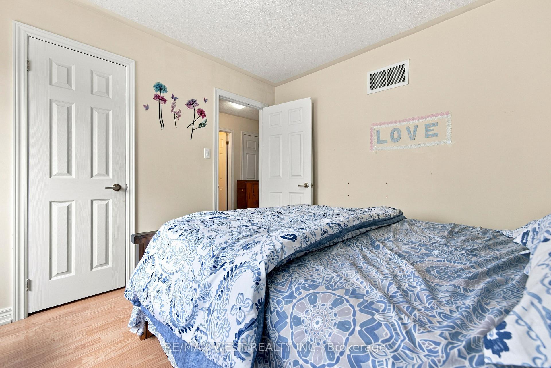 Photo 27 of 35 Sky Harbour Drive, Brampton, Bram West — HOMEH