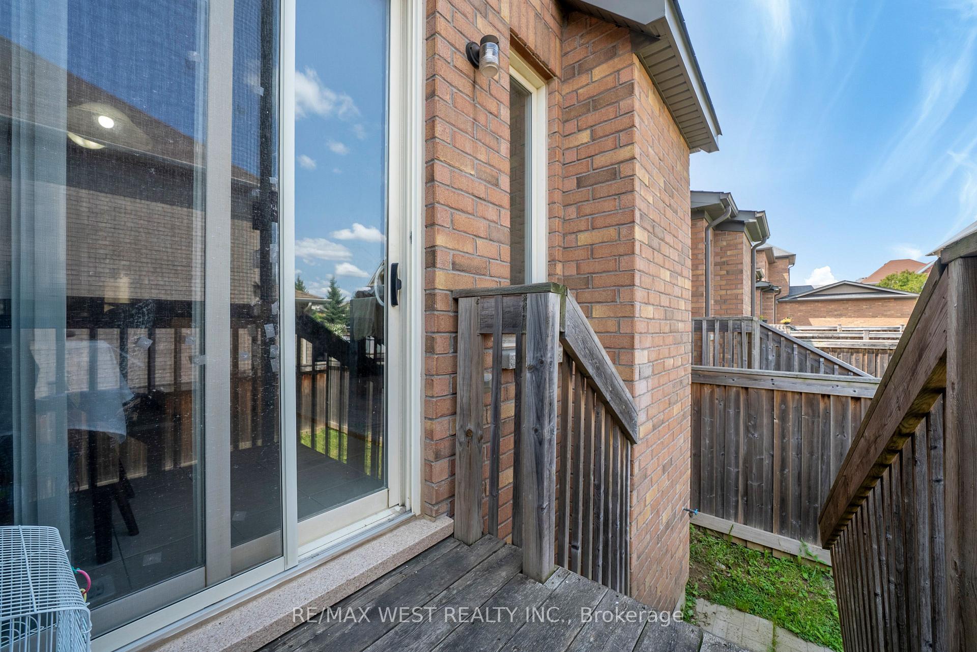 Photo 31 of 35 Sky Harbour Drive, Brampton, Bram West — HOMEH