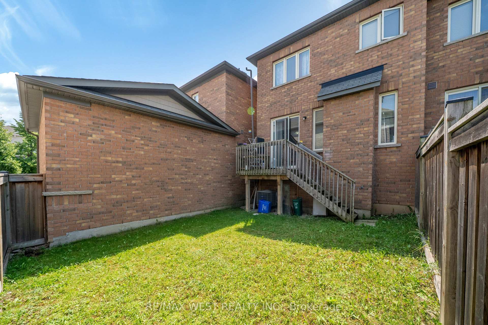 Photo 33 of 35 Sky Harbour Drive, Brampton, Bram West — HOMEH