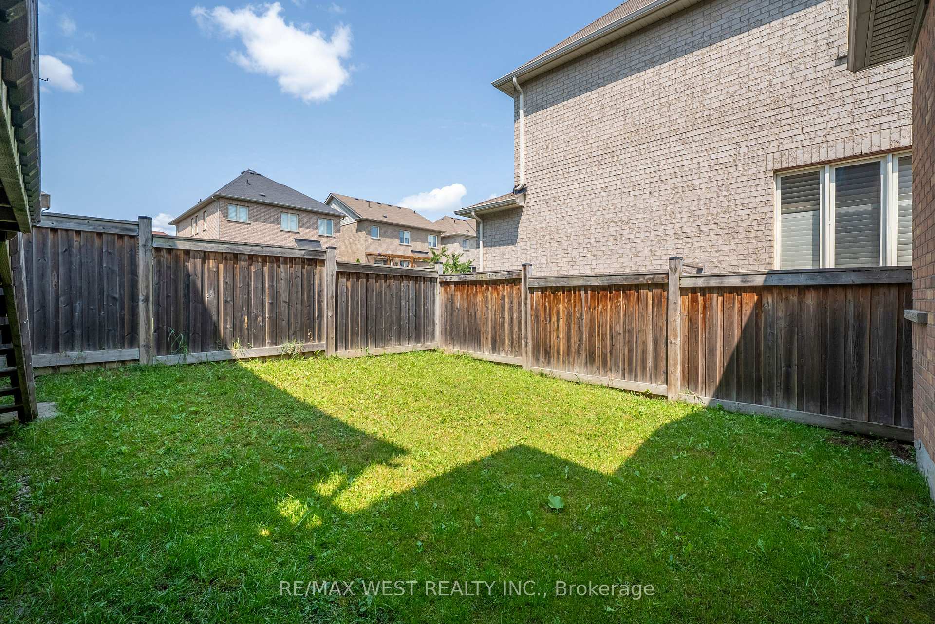 Photo 36 of 35 Sky Harbour Drive, Brampton, Bram West — HOMEH