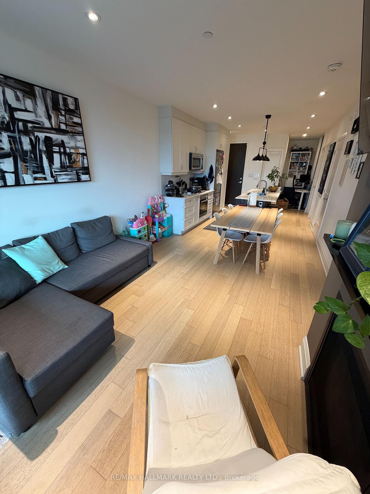 Photo 4 of Unit 302, 365 Beech Avenue, Toronto, The Beaches — HOMEH