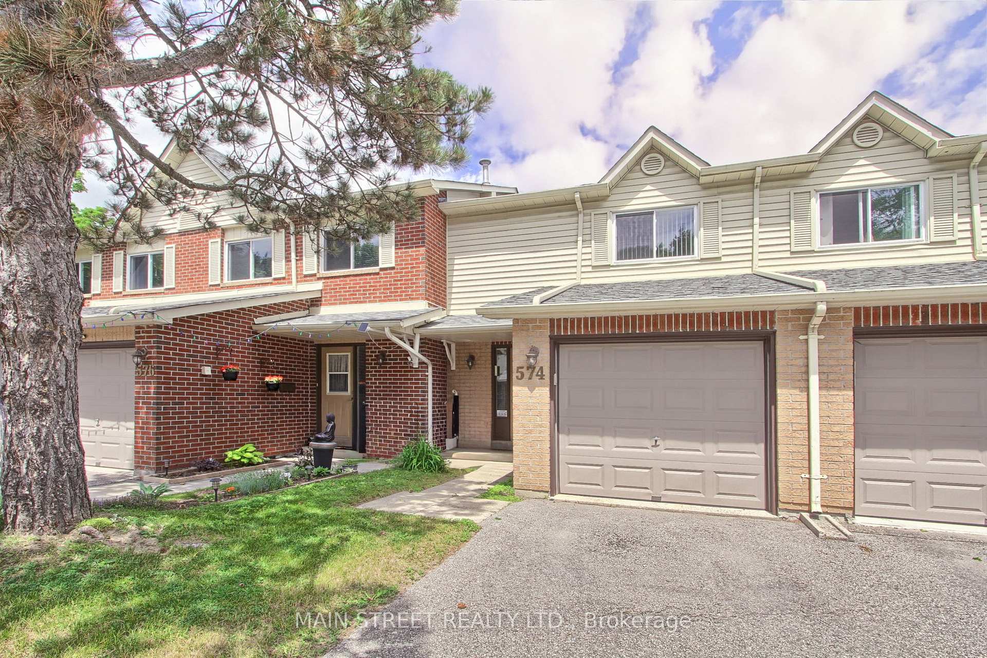 Photo 2 of 574 Jack Giles Circle, Newmarket, Summerhill Estates — HOMEH