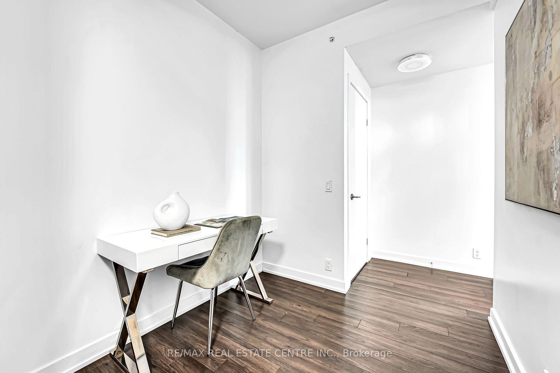 Photo 3 of Unit 809, 10 Park Lawn Road, Etobicoke, Mimico — HOMEH