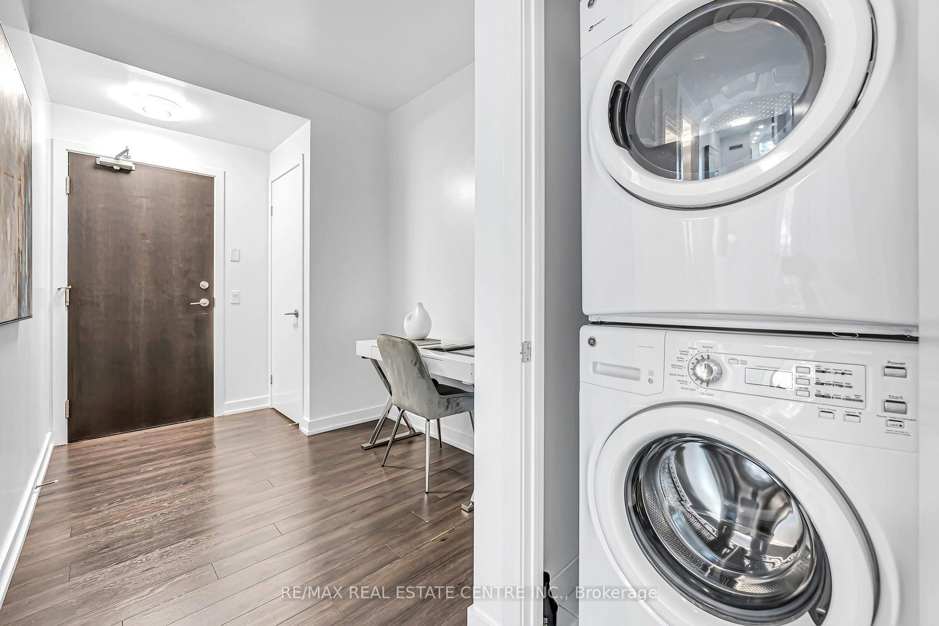Photo 4 of Unit 809, 10 Park Lawn Road, Etobicoke, Mimico — HOMEH