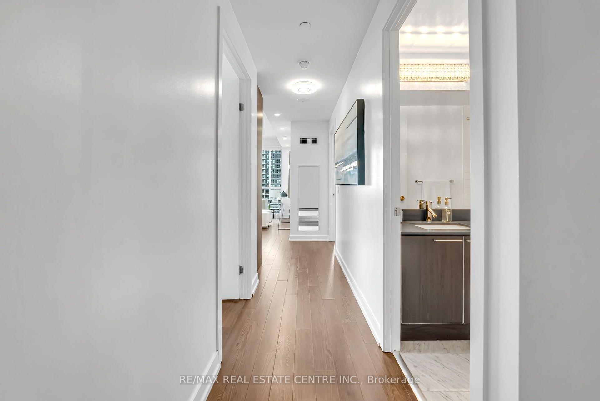 Photo 5 of Unit 809, 10 Park Lawn Road, Etobicoke, Mimico — HOMEH