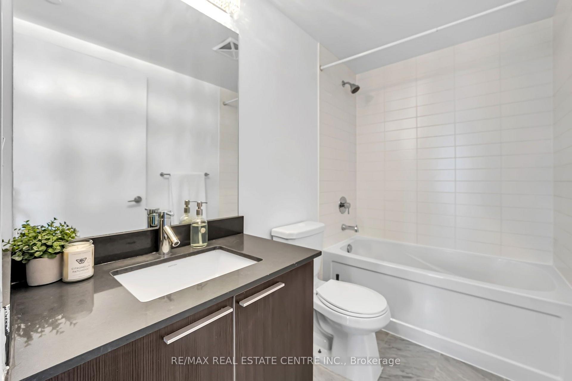 Photo 6 of Unit 809, 10 Park Lawn Road, Etobicoke, Mimico — HOMEH