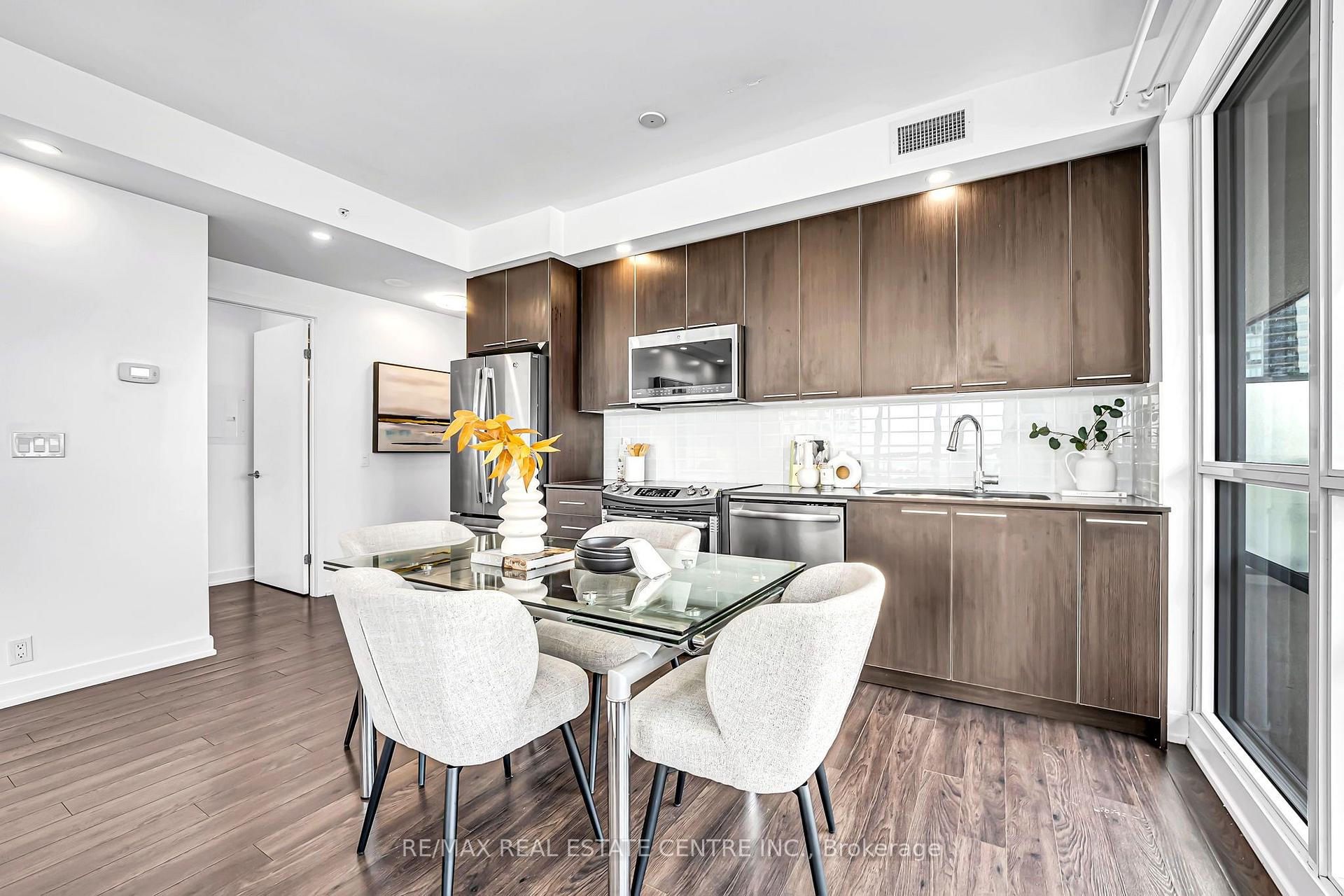 Photo 7 of Unit 809, 10 Park Lawn Road, Etobicoke, Mimico — HOMEH