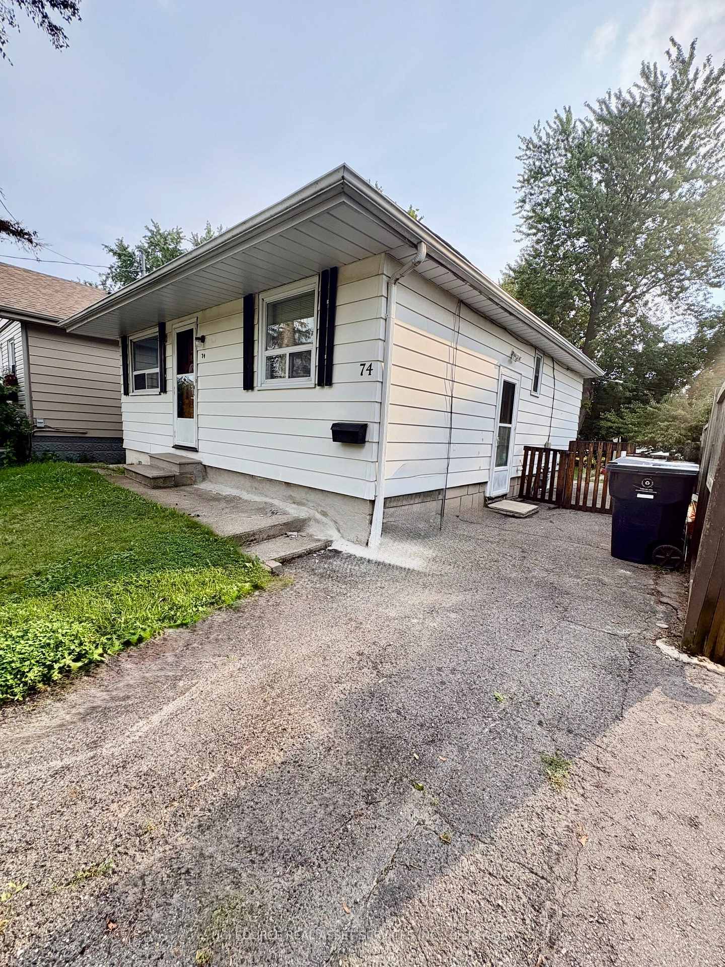 Photo 2 of 74 Vanbrugh Avenue, Scarborough, Birchcliffe-Cliffside — HOMEH